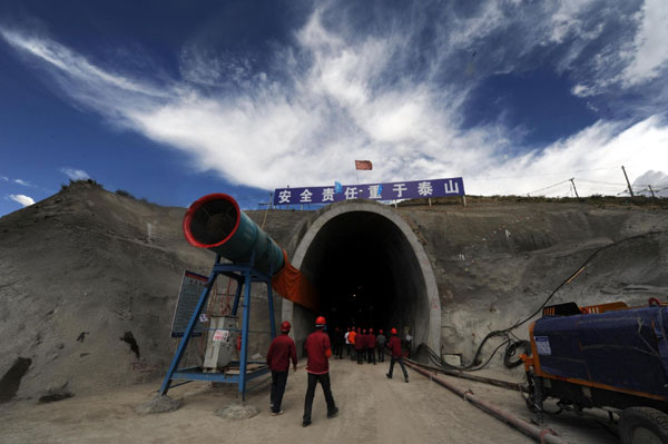 A construction site of the Lhasa-Xigaze Railway in Southwest China&apos;s Tibet autonomous region, Sep 1, 2011. The 253-kilometer Lhasa-Xigaze Railway, which will start operating in 2014, is expected to improve transportation in the southwestern part of Tibet. The railway is an extended part of the Qinghai-Tibet railway, the world&apos;s highest and longest plateau railway connecting Xining, capital of Northwest China&apos;s Qinghai province and Lhasa in Tibet. [Xinhua] 