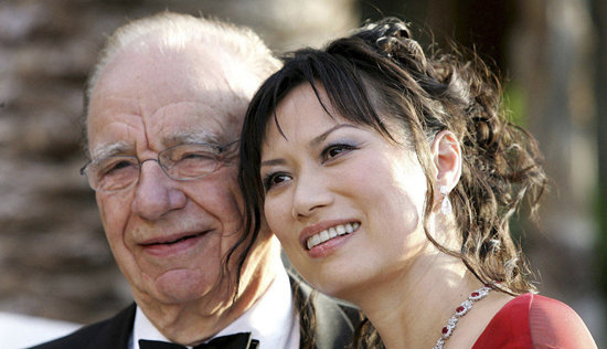 File photo of Rupert Murdoch, chairman and CEO of News Corporation, and his wife Wendi Deng. [Youth.cn]